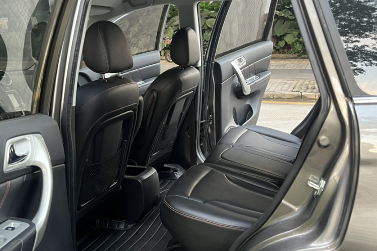 哈弗H6 2013款 升级版 2.4L 自动两驱精英型中控内饰7003