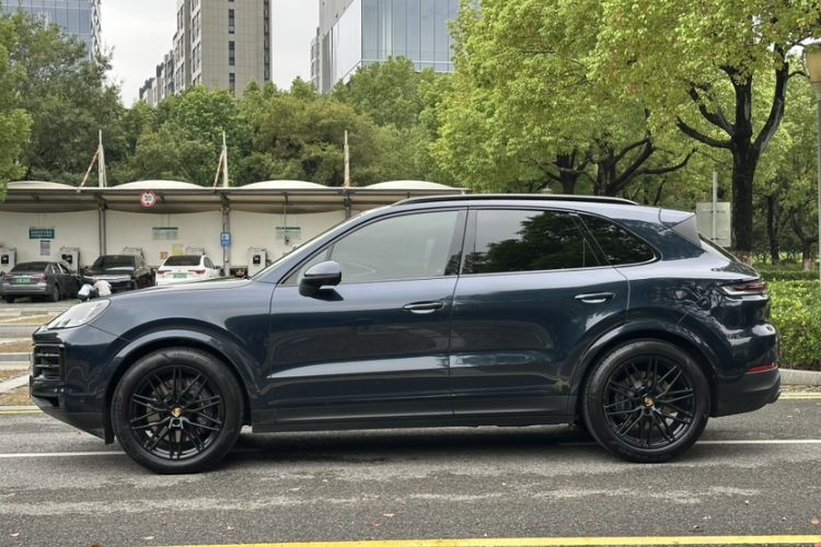 保时捷 2024款 Cayenne 3.0T车身外观6011