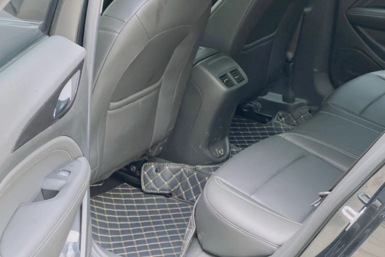 别克 君威 2024款 25T 超享版中控内饰7001