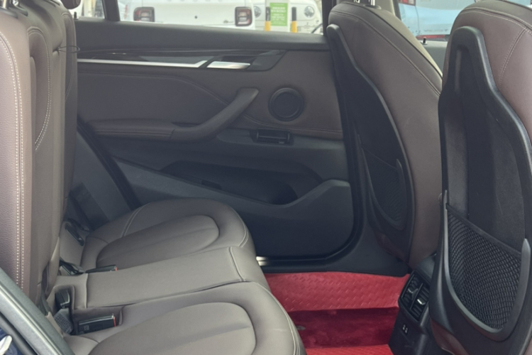 宝马X1 2020款 xDrive25Li 尊享型中控内饰7009