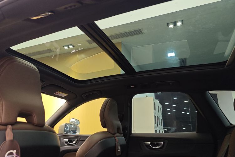 沃尔沃XC60 2022款 B5 四驱智逸豪华版中控内饰7008