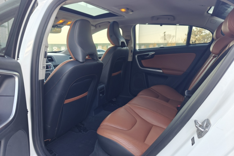 沃尔沃S60 2015款 S60L T5 智驭版中控内饰7008