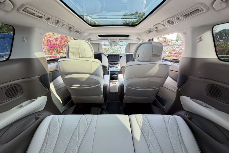 腾势D9 2022款 DM-i 970 四驱尊荣型中控内饰7006