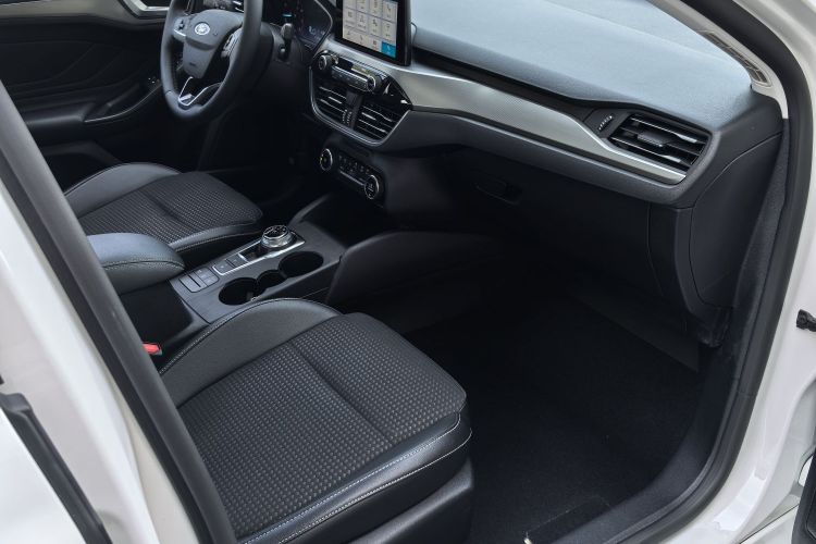 福特 福克斯 2020款 三厢 EcoBoost 180 自动锋潮型中控内饰7003