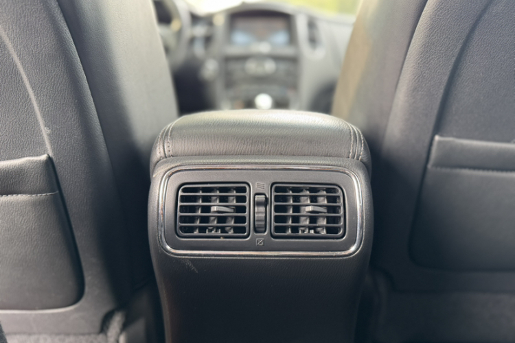 英菲尼迪QX50 2015款 2.5L 舒适版中控内饰7008