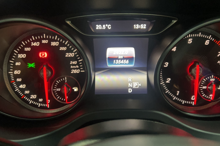 奔驰CLA 2017款 改款 CLA 200 时尚型中控内饰15