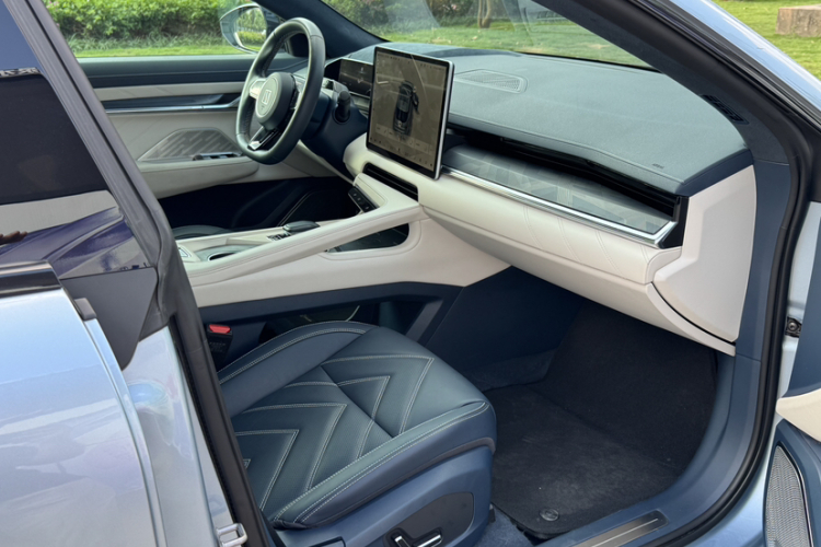 极氪001 2022款 超长续航双电机 YOU版中控内饰7001