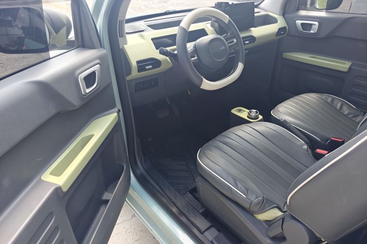 吉利汽车 2023款 熊猫mini 200km 耐力熊中控内饰7001