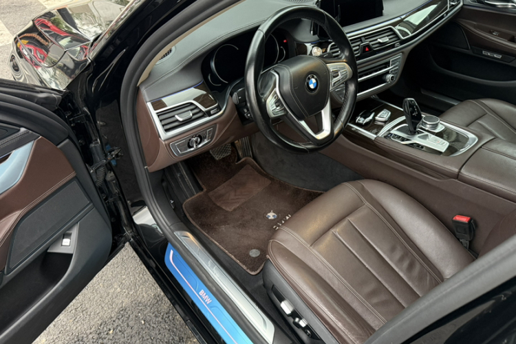 宝马7系 2017款 730Li 领先型中控内饰7002