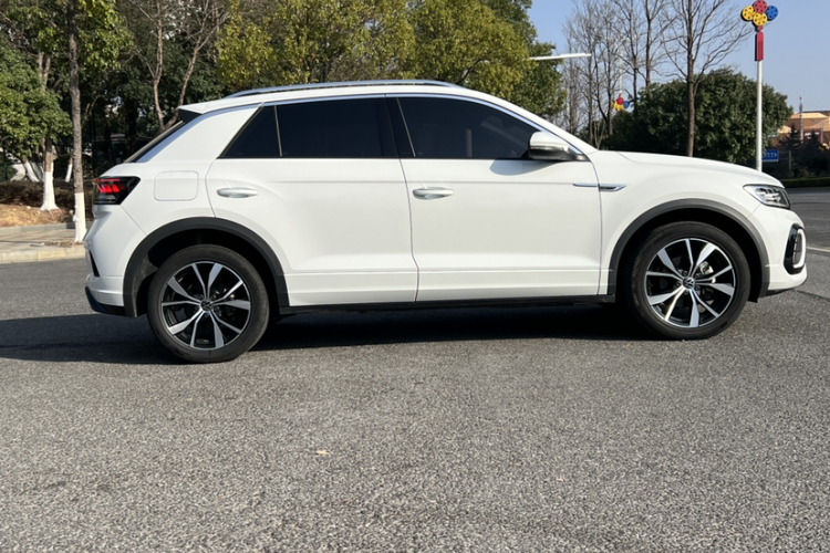 大众 T-ROC探歌 2024款 300TSI DSG两驱辰光版车身外观6011