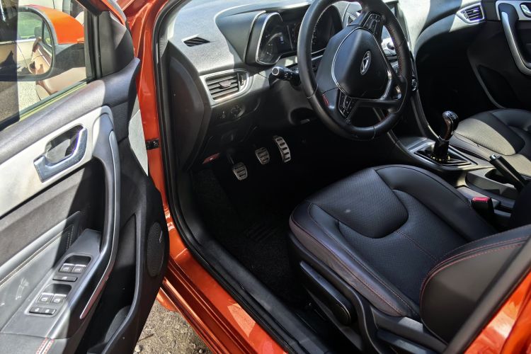 奇瑞 艾瑞泽5 2018款 1.5L 手动致敬青春版中控内饰7005