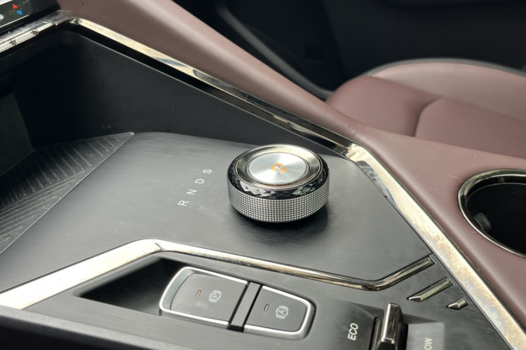 思皓X8 PLUS 2023款 1.5TGDI DCT智享版 7座中控内饰7004