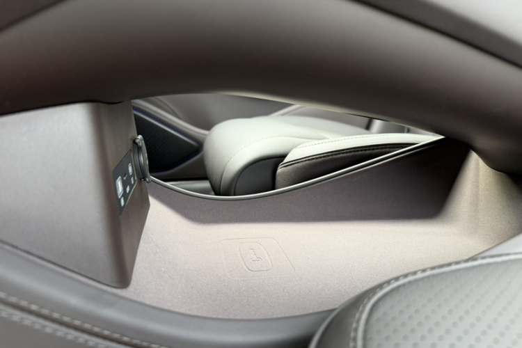 腾势Z9 2024款 1100km 四驱Ultra版局部细节9013