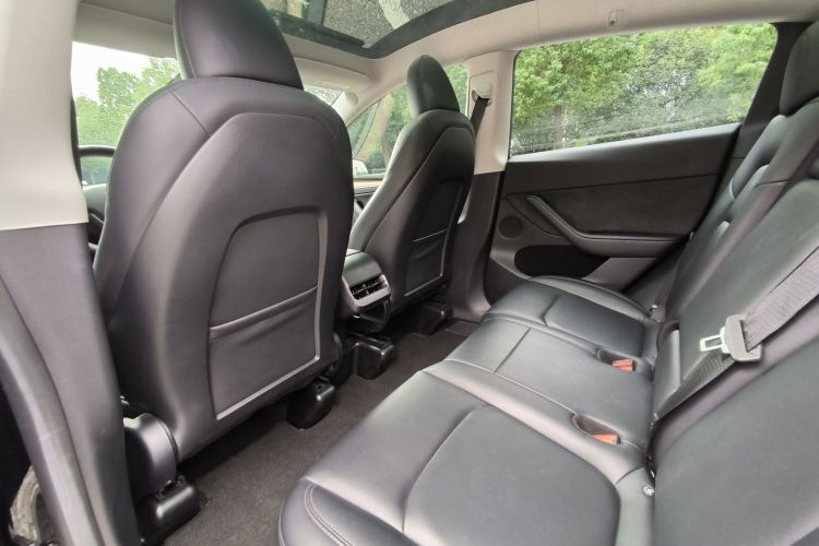 特斯拉 Model Y 2022款 改款 后轮驱动版中控内饰7007