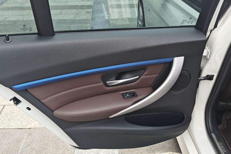 宝马3系 2019款 320i M运动套装局部细节9007