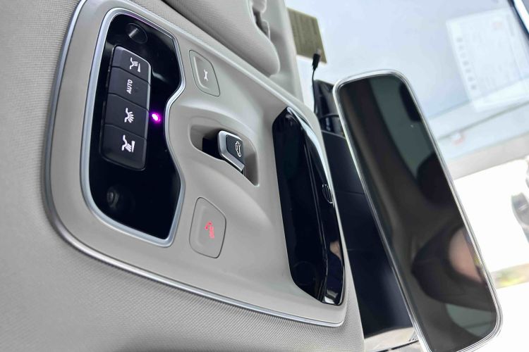 领克02 2022款 1.5TD DCT耀Pro中控内饰7012