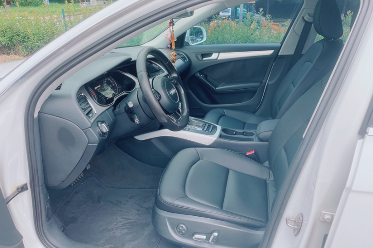 奥迪A4L 2013款 35 TFSI 自动标准型中控内饰7002