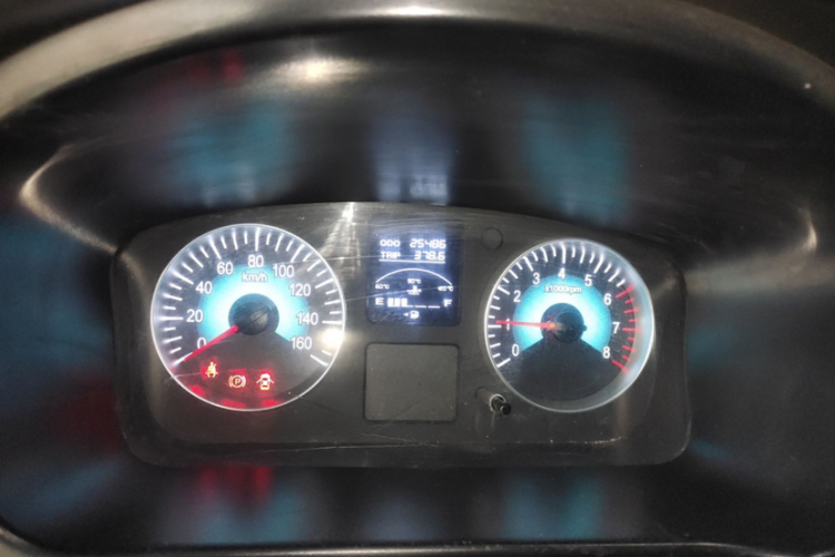 金杯 金海狮M经典 2024款 1.5L 工程狮客车 6座中控内饰15