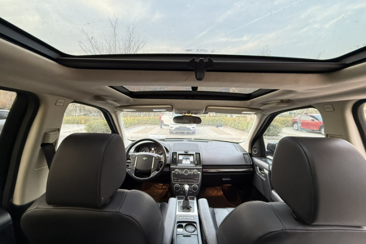 路虎 神行者2 2013款 2.0T Si4 SE汽油版中控内饰7014