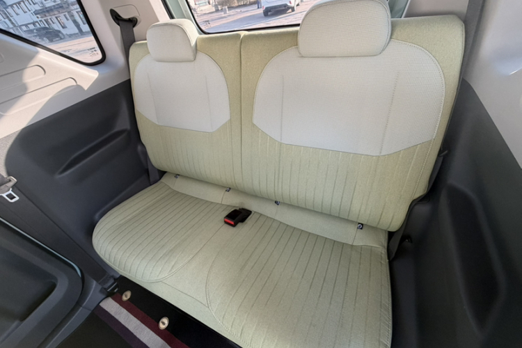 吉利银河 2024款 熊猫mini 200km 耐力熊中控内饰7004