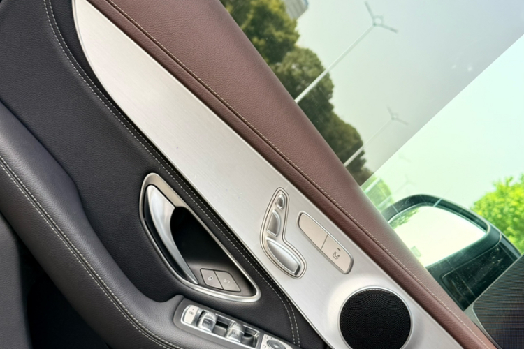 奔驰GLC 2020款 改款 GLC 260 L 4MATIC 动感型中控内饰7007