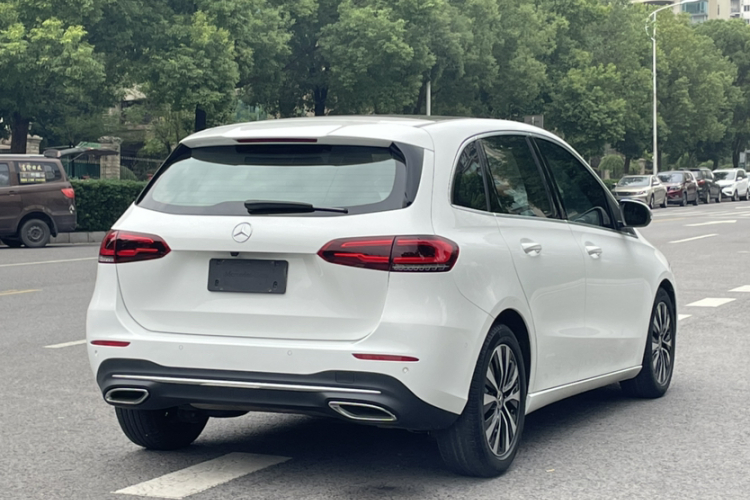 奔驰B级 2022款 改款 B 200 动感型车身外观6005