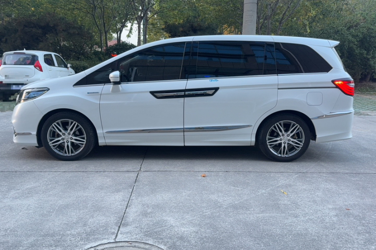 本田 艾力绅 2019款 2.0L 混动至尊版车身外观6002