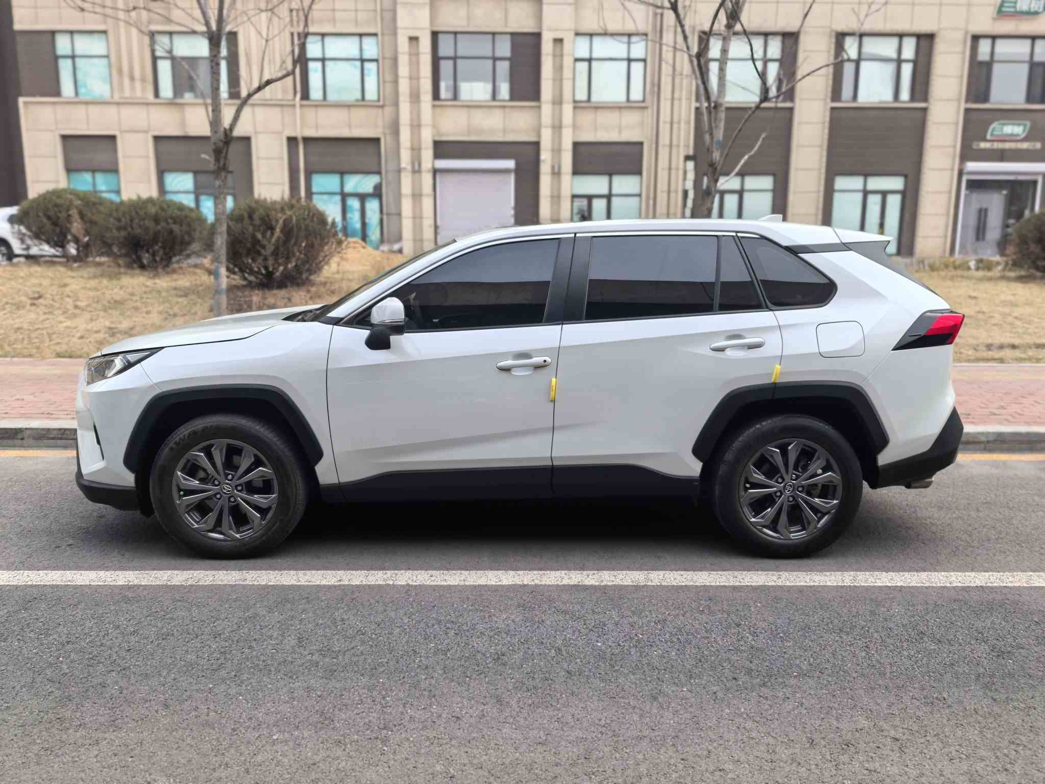 丰田 RAV4荣放 2023款 2.0L CVT两驱风尚版(3)