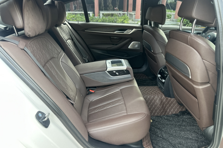 宝马5系 2021款 530Li 尊享型 M运动套装中控内饰7006