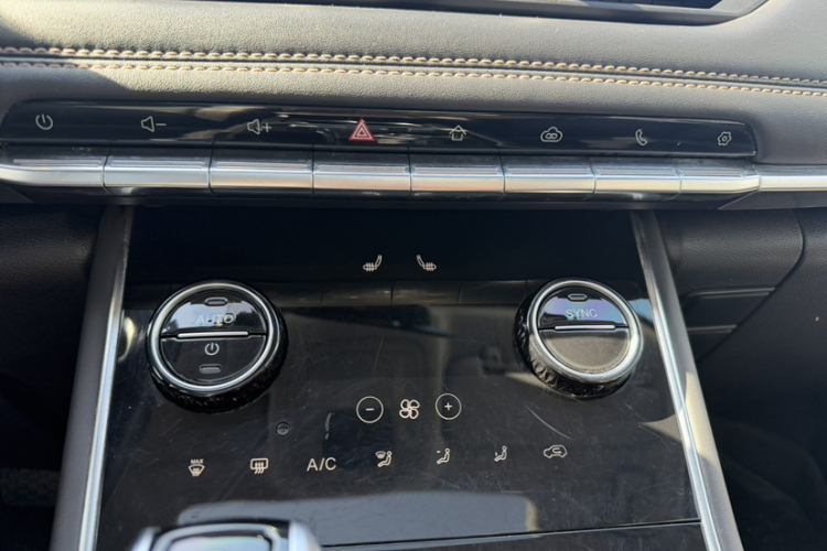 奇瑞 瑞虎8 2020款 改款 290TGDI 自动精英版中控内饰7005