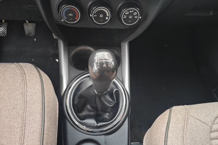 三菱 劲炫ASX 2013款 1.6L 手动两驱标准版局部细节18