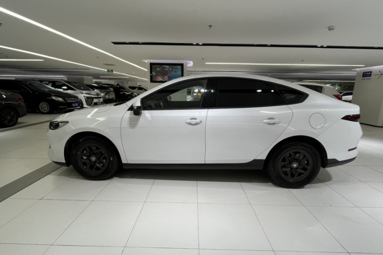 比亚迪 秦PLUS 2025款 DM-i 智驾版 55KM领先型车身外观6003