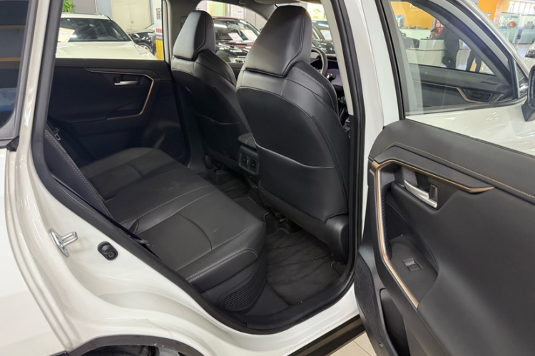 丰田 威兰达 2024款 双擎 2.5L E-CVT两驱豪华PLUS版中控内饰7001