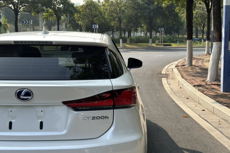 雷克萨斯CT 2020款 CT200h 精英版 单色车身外观6006