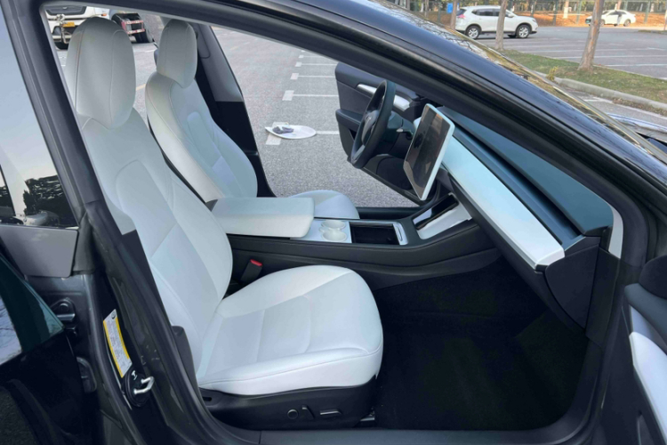 特斯拉 Model 3 2021款 标准续航后驱升级版中控内饰7001