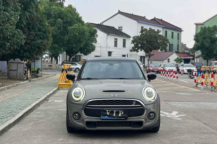 MINI 2019款 2.0T COOPER S 经典派 五门版车身外观6005