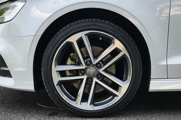 奥迪A3 2018款 30周年年型 Limousine 40 TFSI 运动型车身外观6004