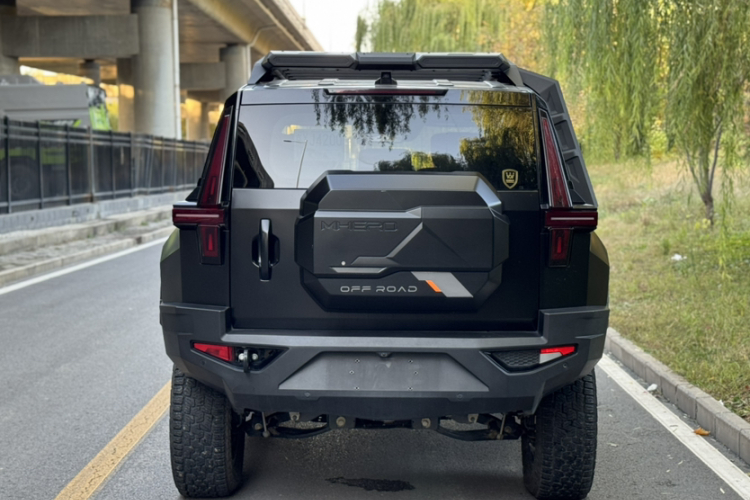 猛士917 2023款 纯电基础版车身外观6004