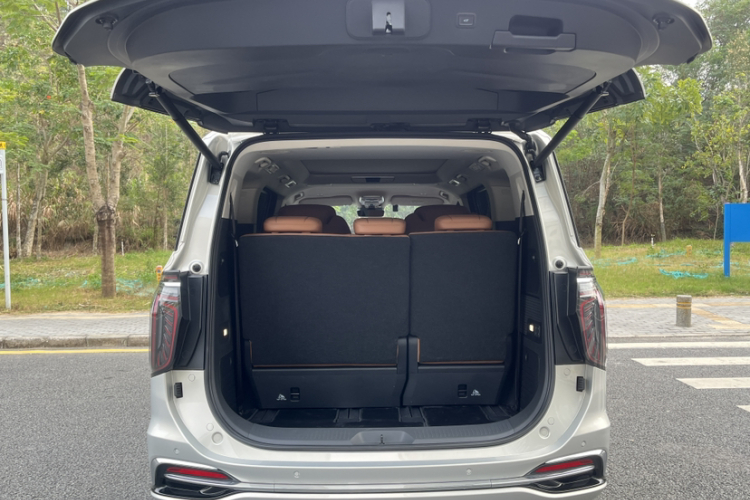 红旗HQ9 2023款 2.0T 智联旗享版局部细节23