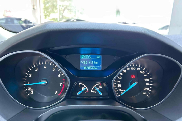 福特 福克斯 2020款 两厢经典 1.5L 自动风尚型中控内饰15