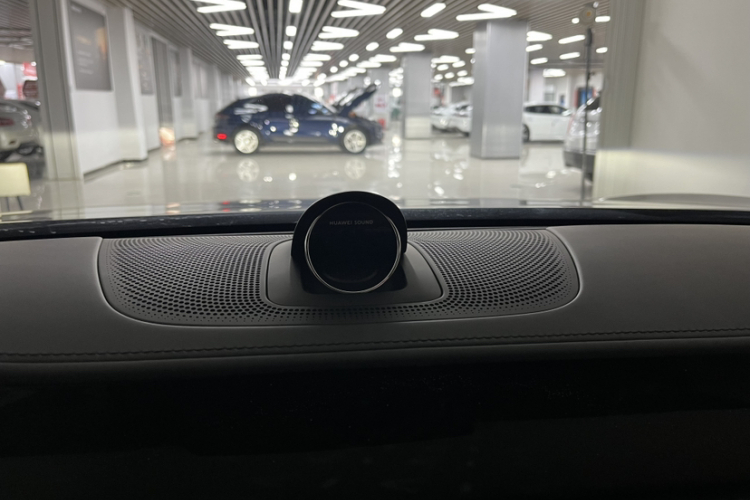 鸿蒙智行 享界S9 2025款 增程 Ultra中控内饰7009