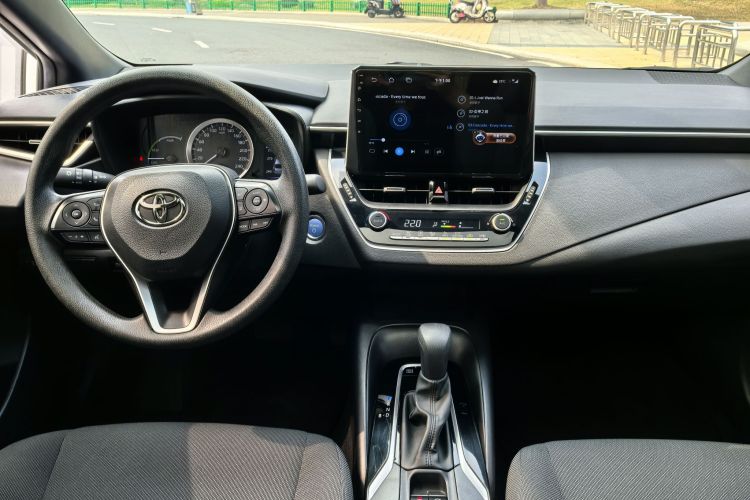 丰田 雷凌 2022款 双擎 1.8H E-CVT豪华版中控内饰7001