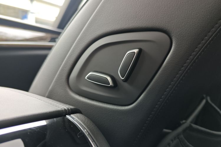 凯迪拉克CT6 2021款 28T 领先超级巡航型局部细节9012