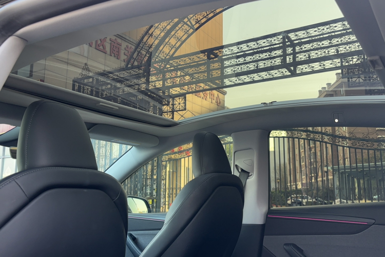 特斯拉 Model Y 2025款 后轮驱动 首发版局部细节22