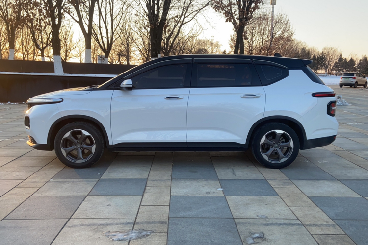 宝骏RM-5 2019款 1.5T CVT 24小时在线豪华型 7座车身外观6003