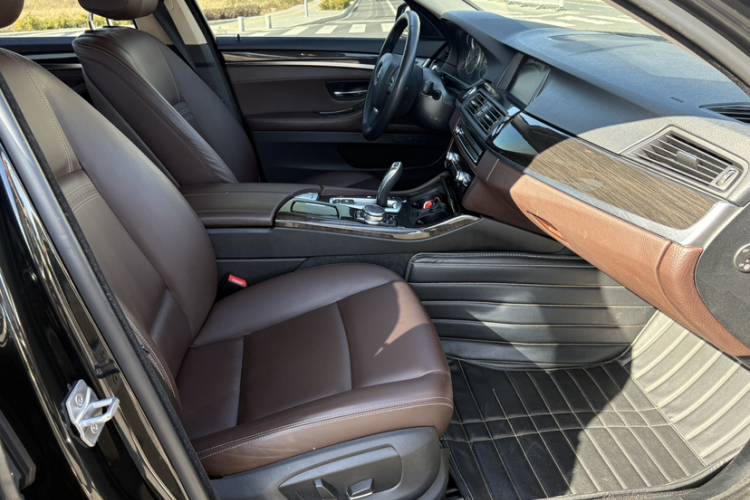 宝马5系 2014款 525Li 豪华设计套装局部细节41