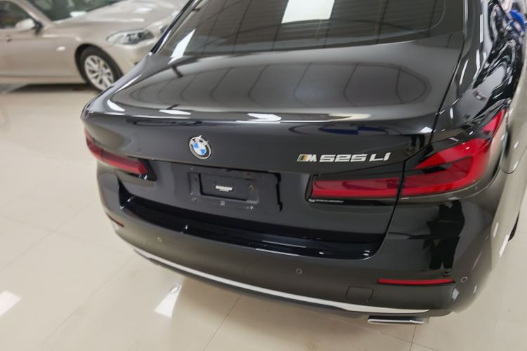 宝马5系 2022款 改款二 525Li 豪华套装车身外观6009