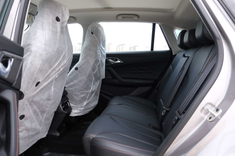 荣威RX5新能源 2023款 eRX5 超混优越版中控内饰7004