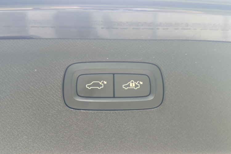 沃尔沃XC90 2018款 T6 智逸版 7座中控内饰7010