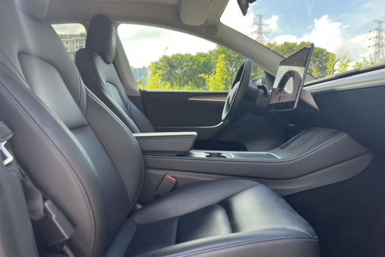 特斯拉 Model Y 2022款 长续航全轮驱动版局部细节9006